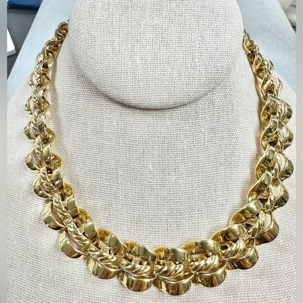 Vintage Anne Klein Chunky Chain Link Polished Gold Tone Toggle Necklace Choker